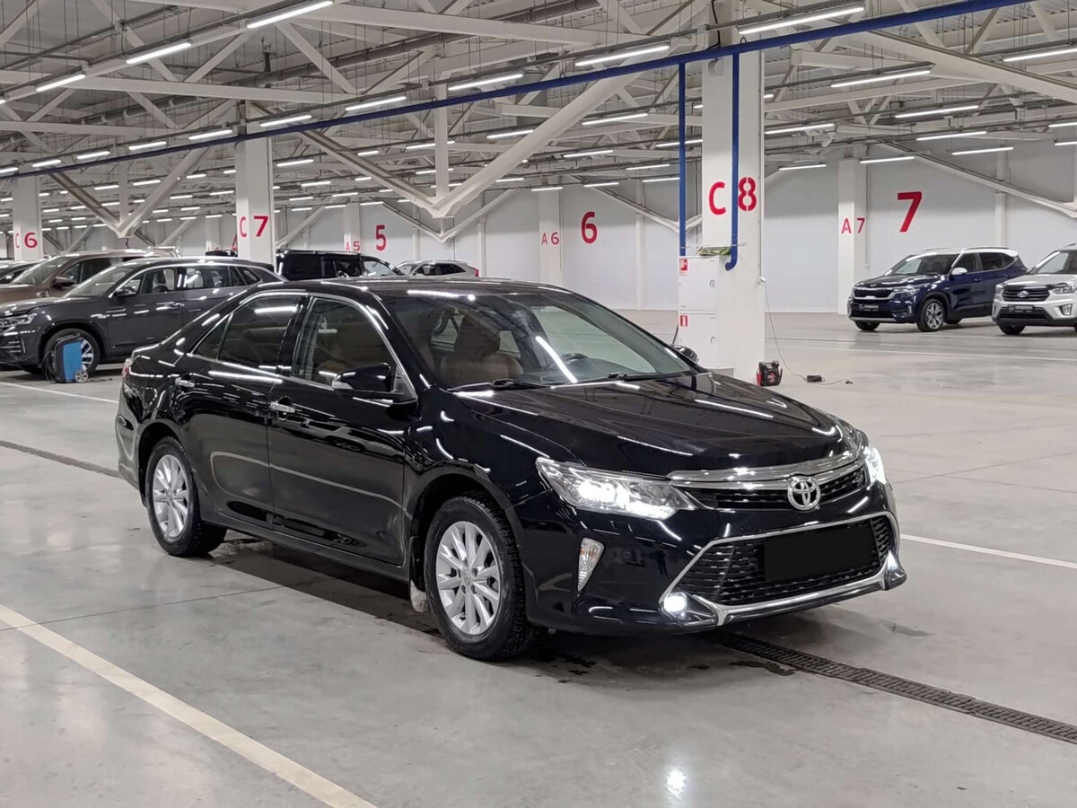Toyota Camry с пробегом — 2018 год. Фото: #2