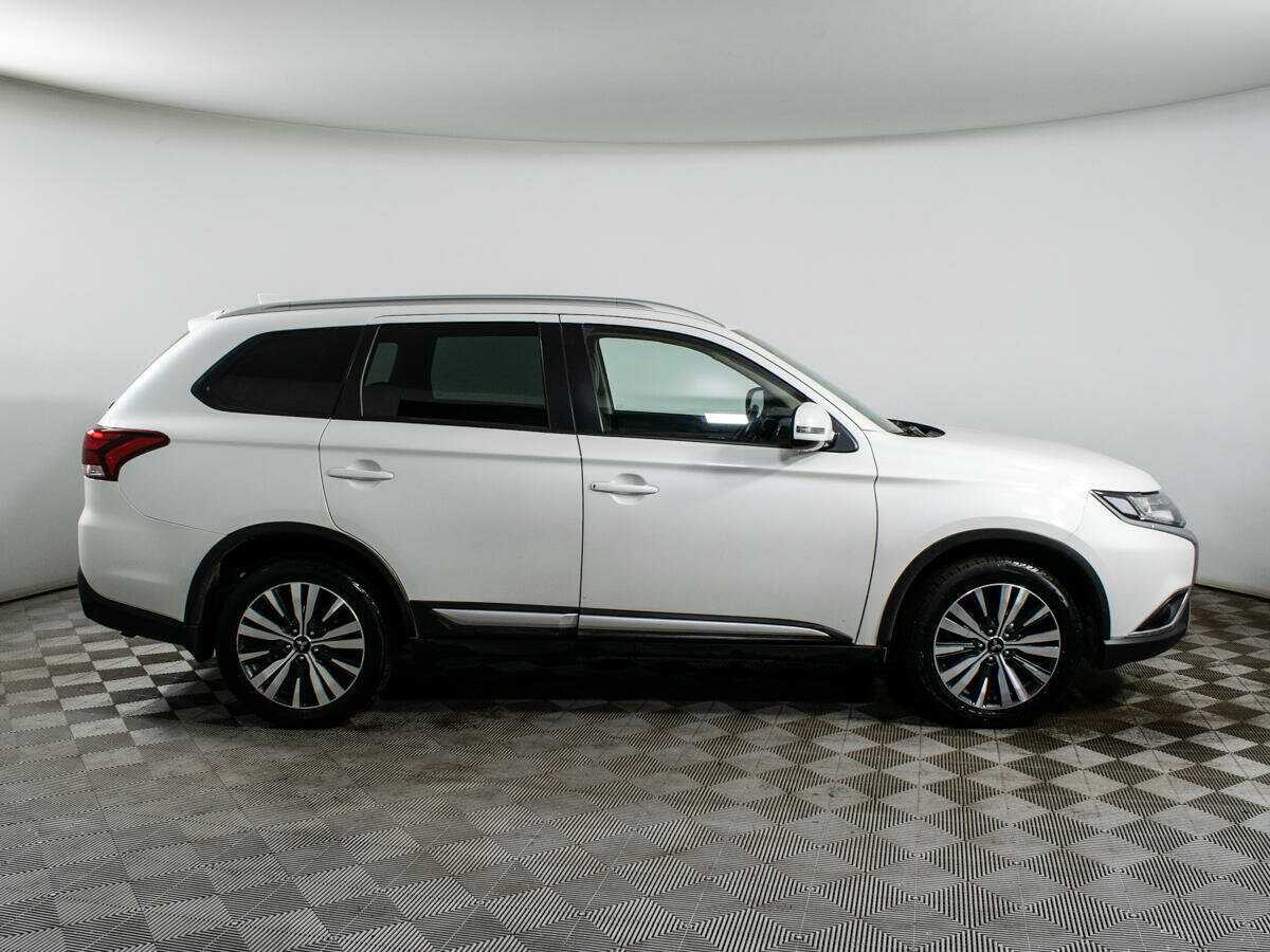 Mitsubishi Outlander с пробегом — 2020 год. Фото: #3