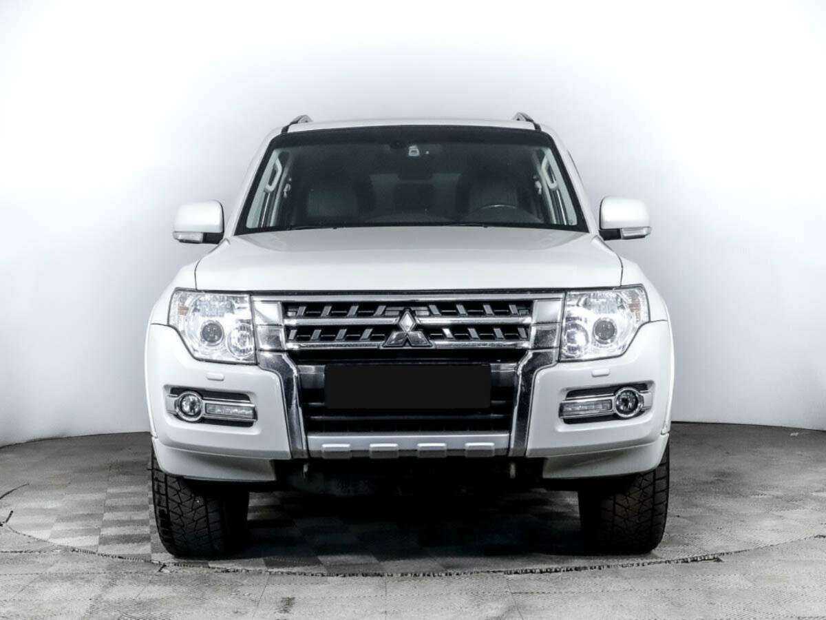 Mitsubishi Pajero с пробегом — 2015 год. Фото: #1
