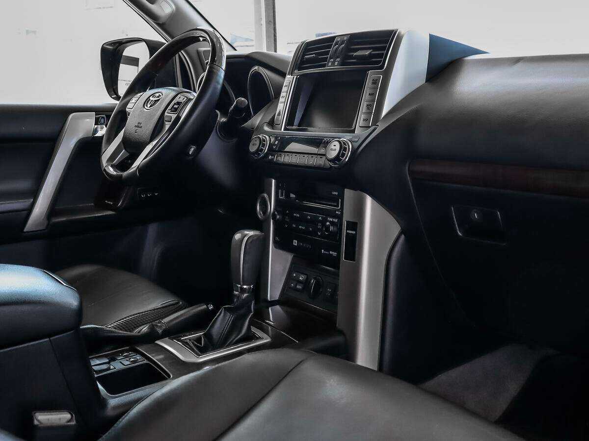 Toyota Land Cruiser Prado с пробегом — 2012 год. Фото: #13
