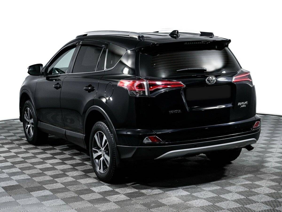 Toyota RAV4 с пробегом — 2017 год. Фото: #6