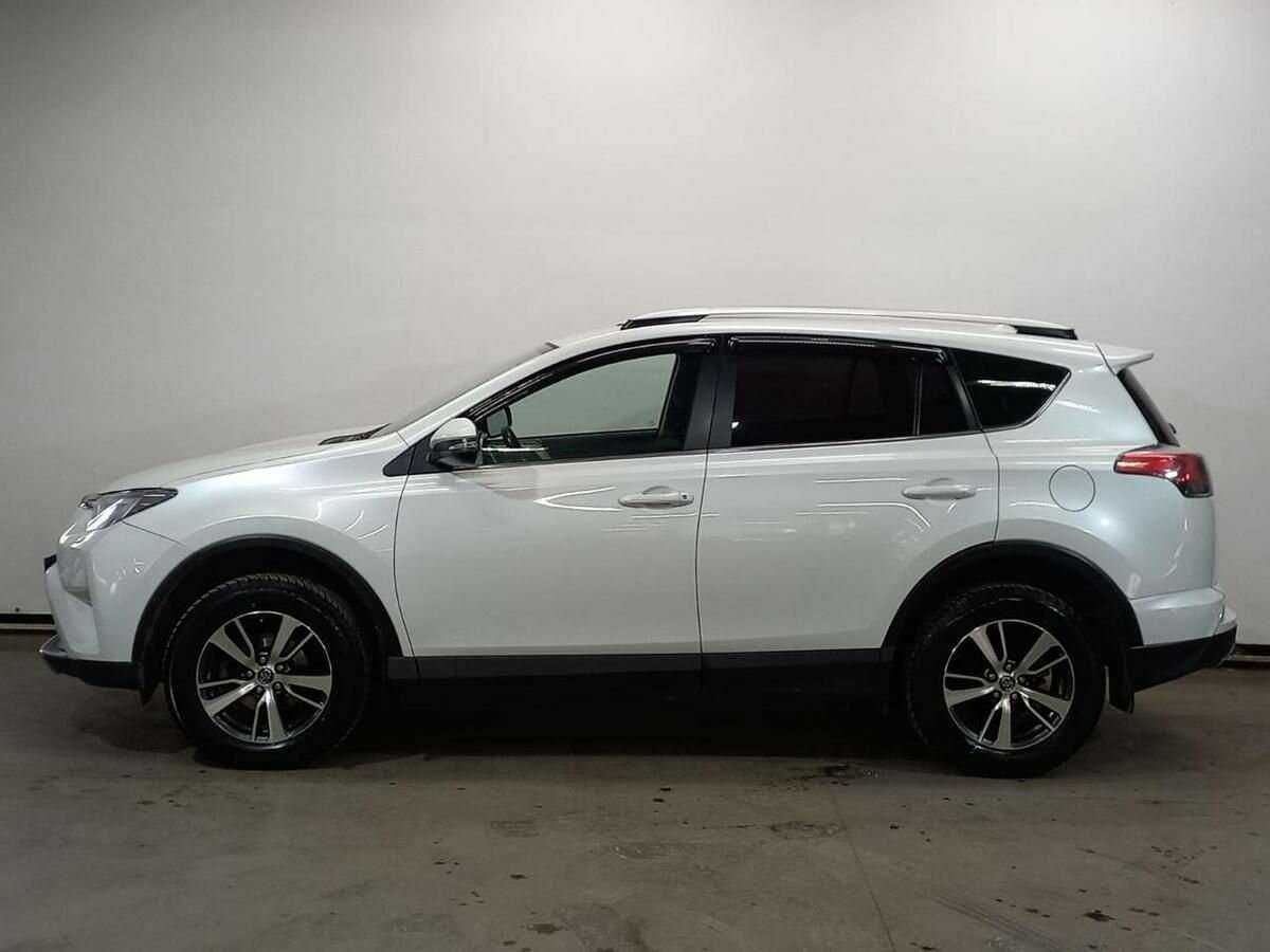Toyota RAV4 с пробегом — 2018 год. Фото: #7