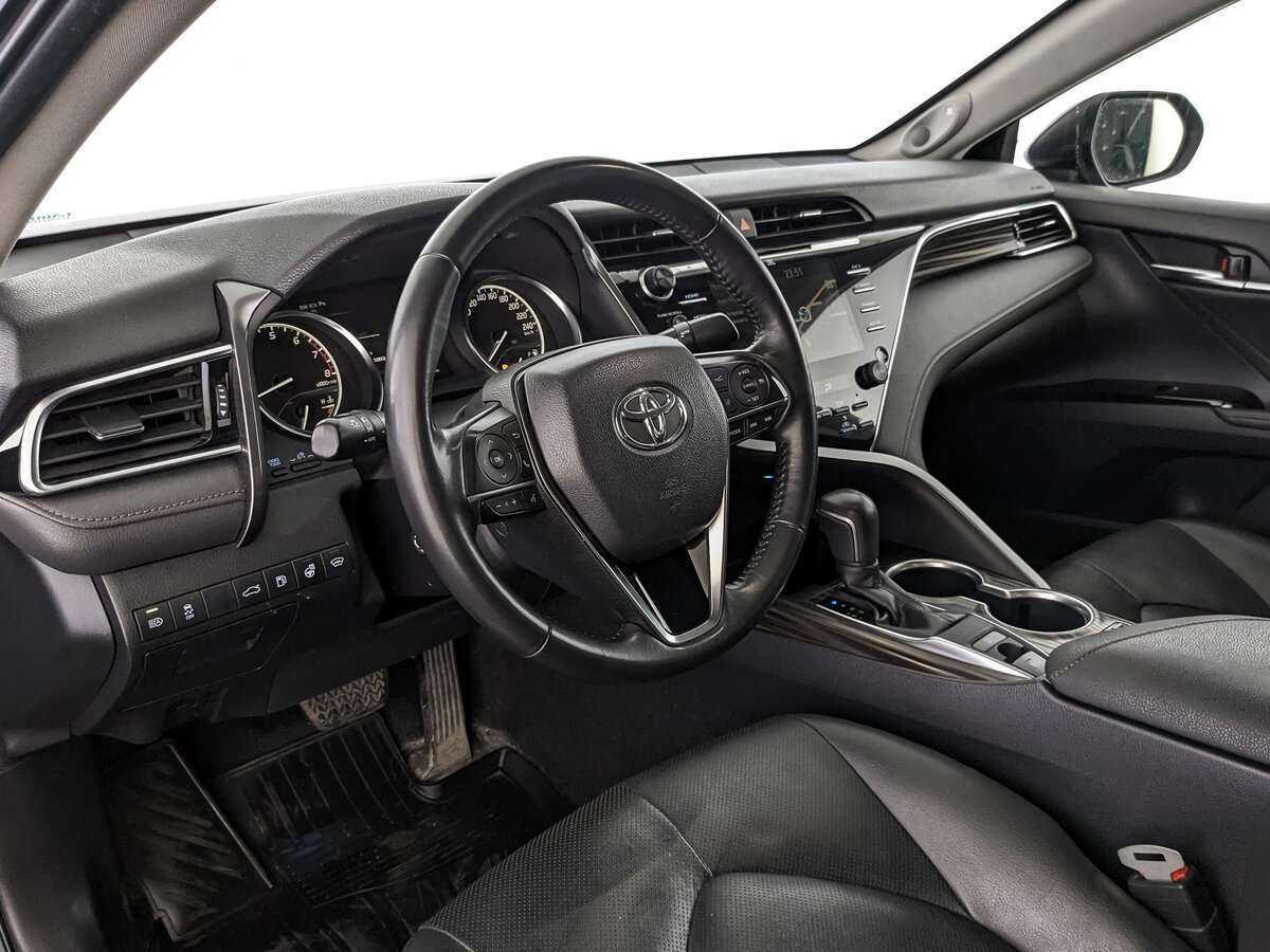 Toyota Camry с пробегом — 2018 год. Фото: #11