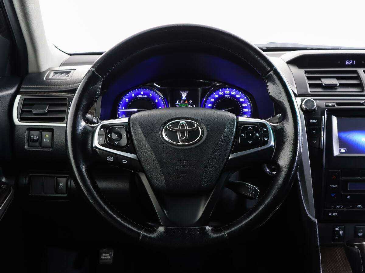 Toyota Camry с пробегом — 2017 год. Фото: #11