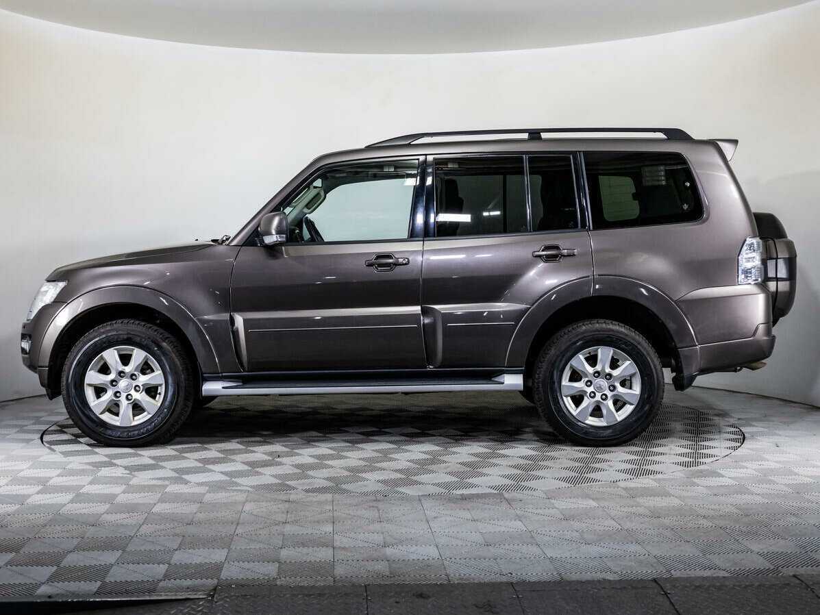 Mitsubishi Pajero с пробегом — 2015 год. Фото: #6