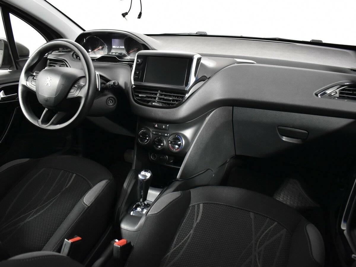 Peugeot 208 с пробегом — 2014 год. Фото: #9