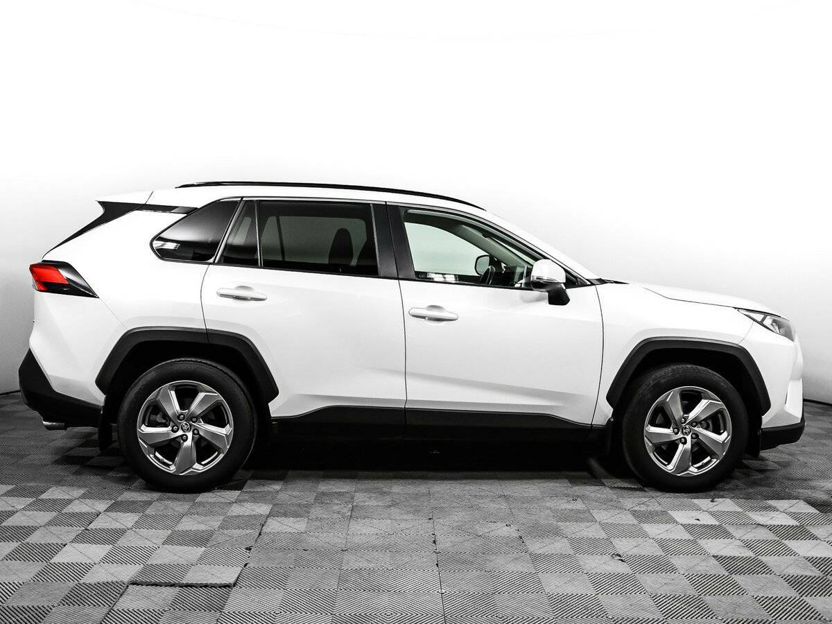 Toyota RAV4 с пробегом — 2021 год. Фото: #4