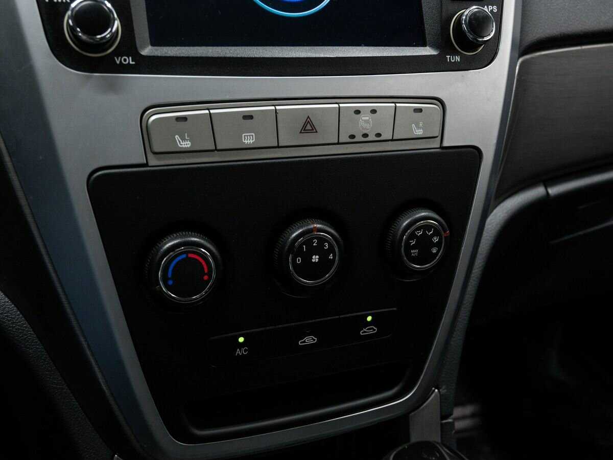 Geely Emgrand X7 с пробегом — 2015 год. Фото: #17