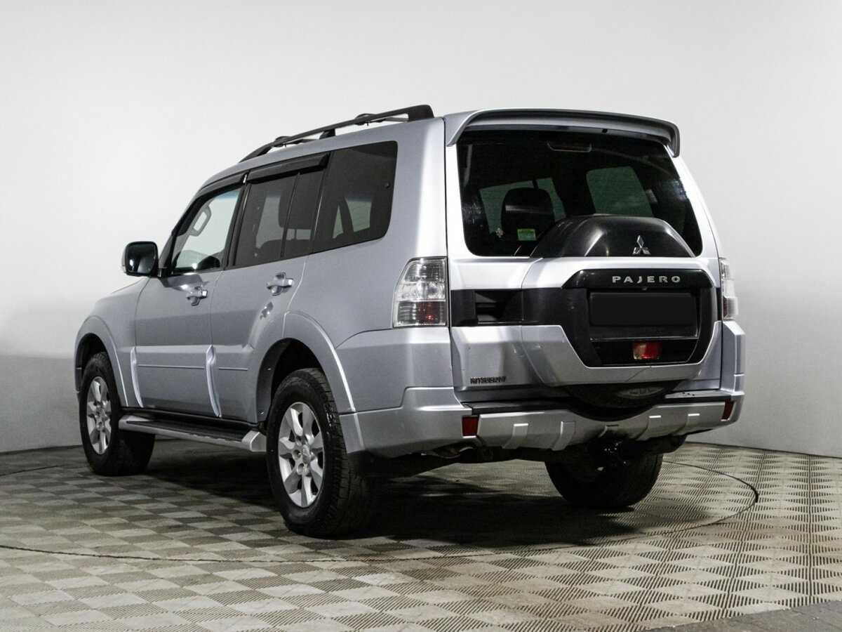 Mitsubishi Pajero с пробегом — 2015 год. Фото: #5