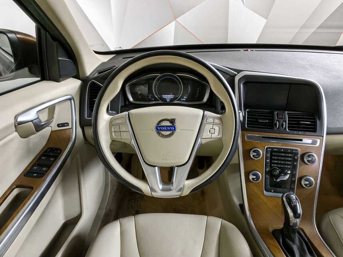 Volvo XC60 с пробегом — 2015 год. Фото: #15