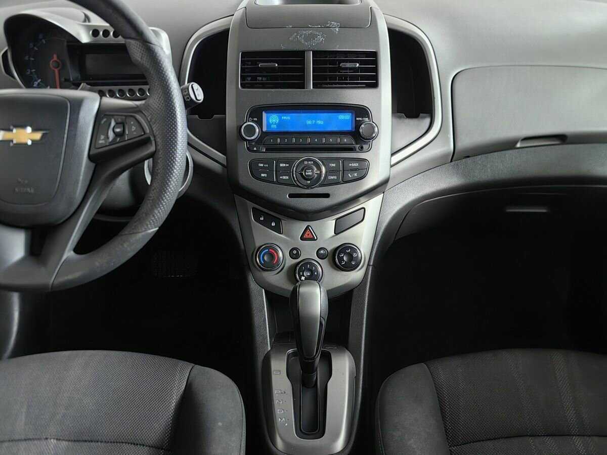 Chevrolet Aveo с пробегом — 2012 год. Фото: #10