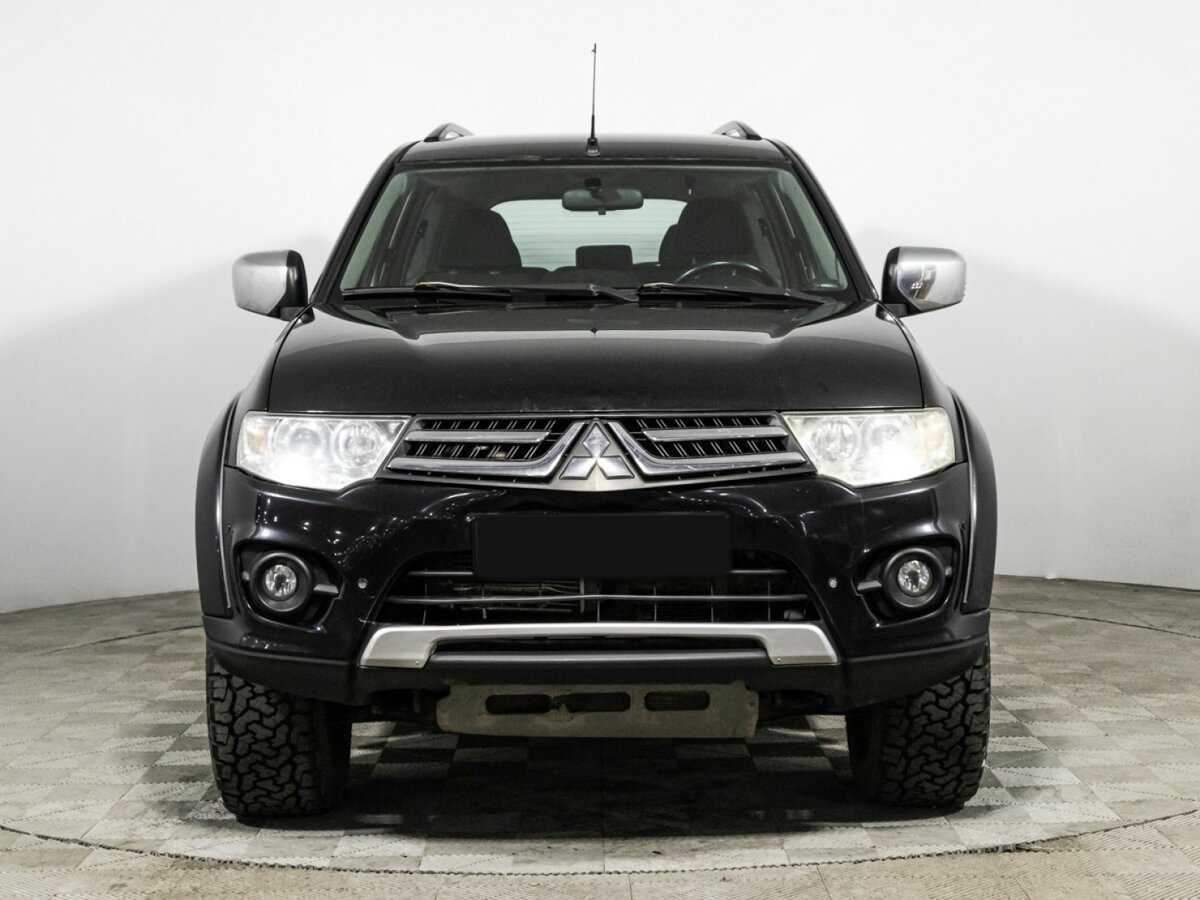 Mitsubishi Pajero Sport с пробегом — 2013 год. Фото: #1