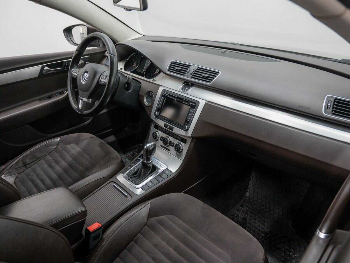 Volkswagen Passat с пробегом — 2012 год. Фото: #7