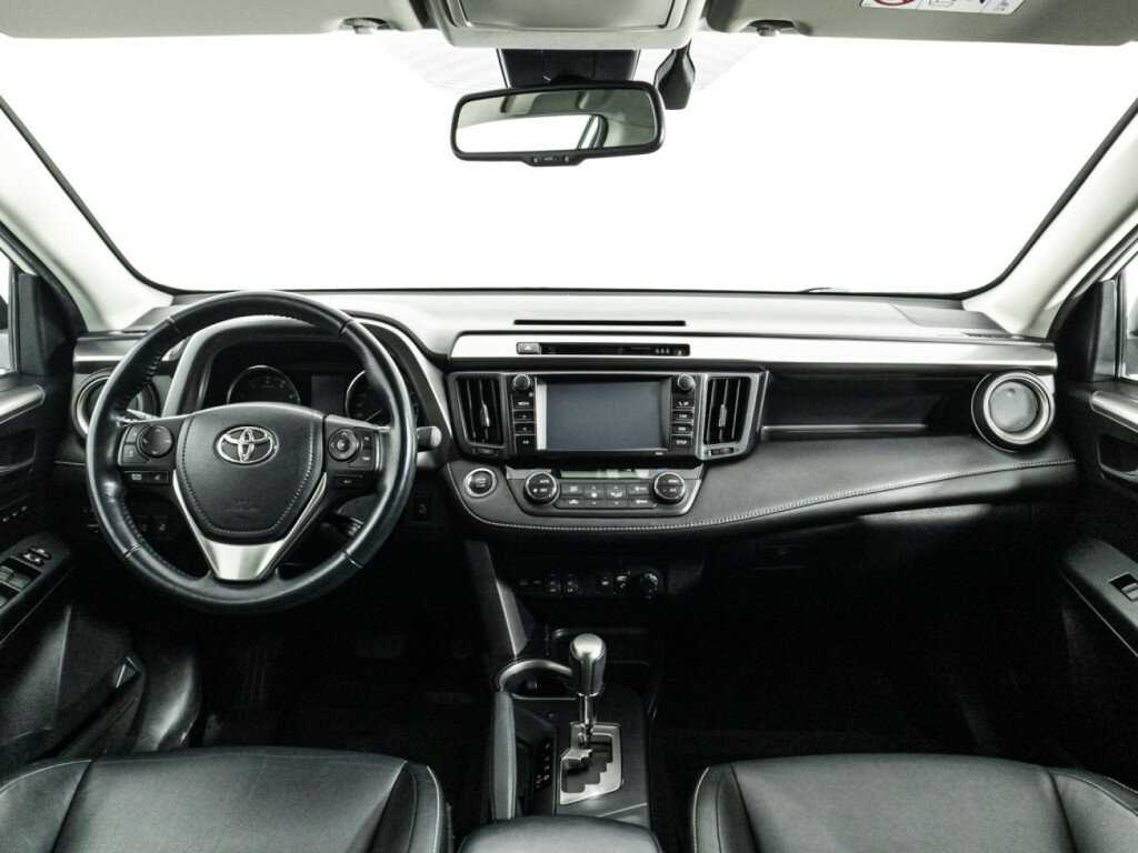 Toyota RAV4 с пробегом — 2017 год. Фото: #12