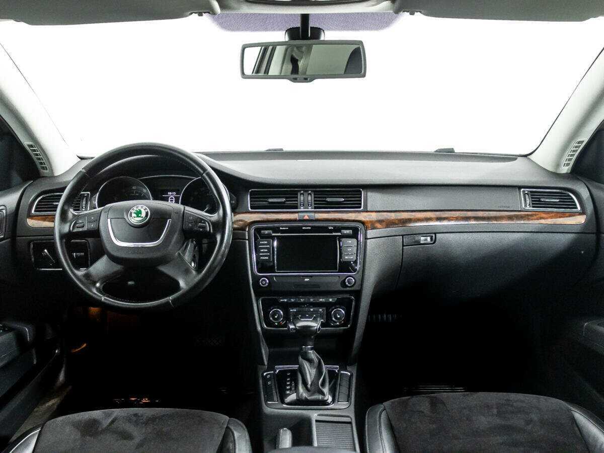 Skoda Superb с пробегом — 2012 год. Фото: #12