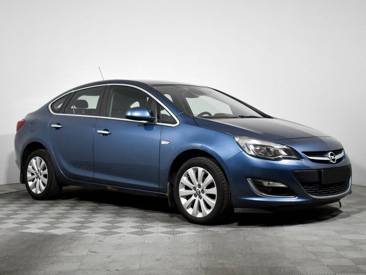 Opel Astra с пробегом — 2013 год. Фото: #2