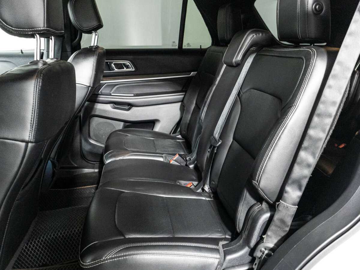Ford Explorer с пробегом — 2015 год. Фото: #9