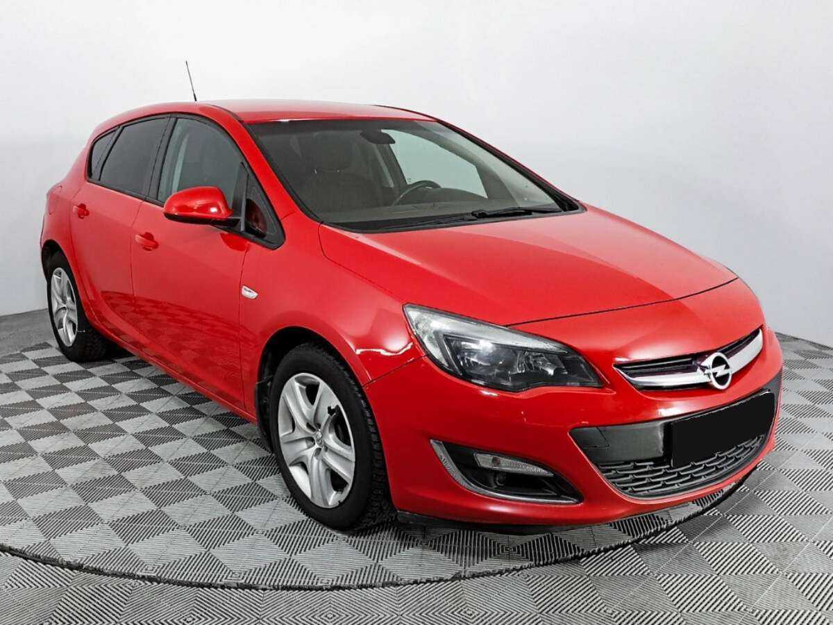 Opel Astra с пробегом — 2012 год. Фото: #2