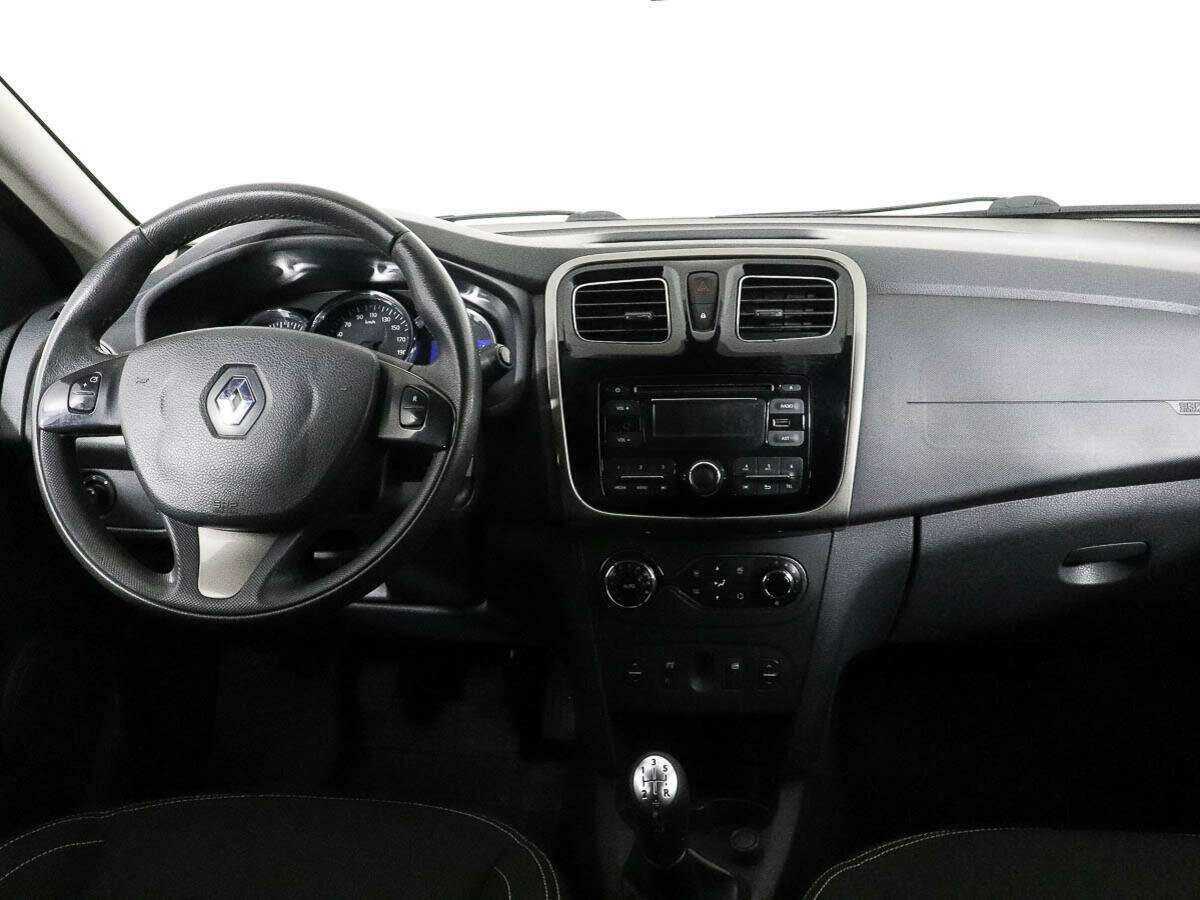 Renault Sandero с пробегом — 2015 год. Фото: #9