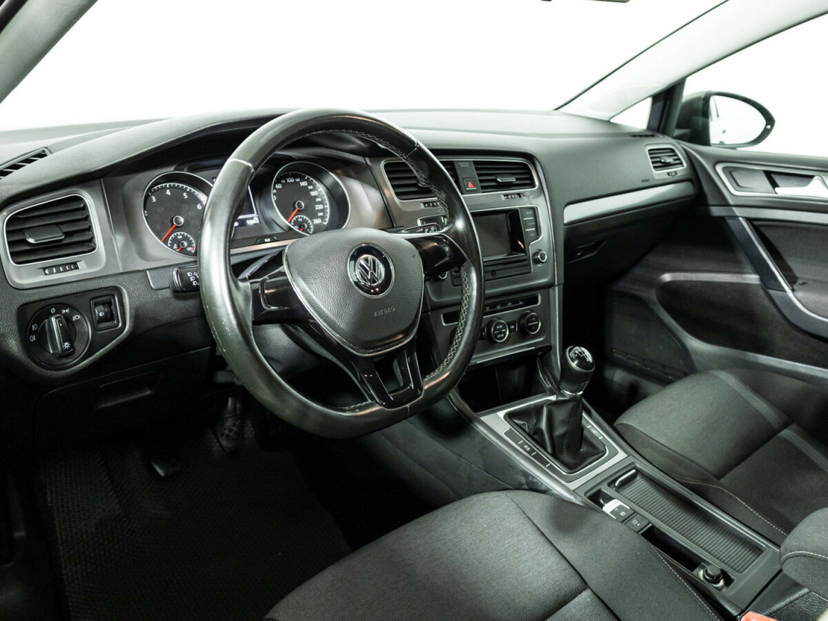 Volkswagen Golf с пробегом — 2013 год. Фото: #10