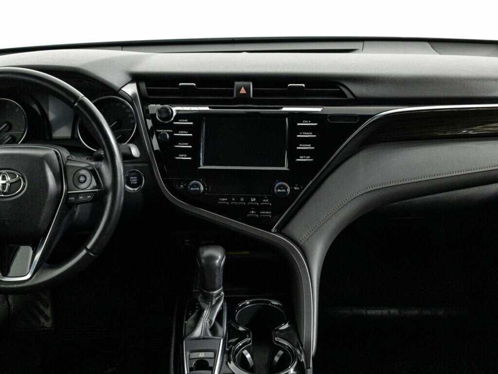 Toyota Camry с пробегом — 2018 год. Фото: #13