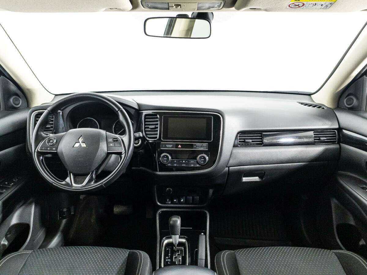Mitsubishi Outlander с пробегом — 2020 год. Фото: #12