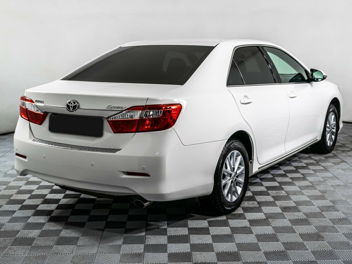Toyota Camry с пробегом — 2014 год. Фото: #3
