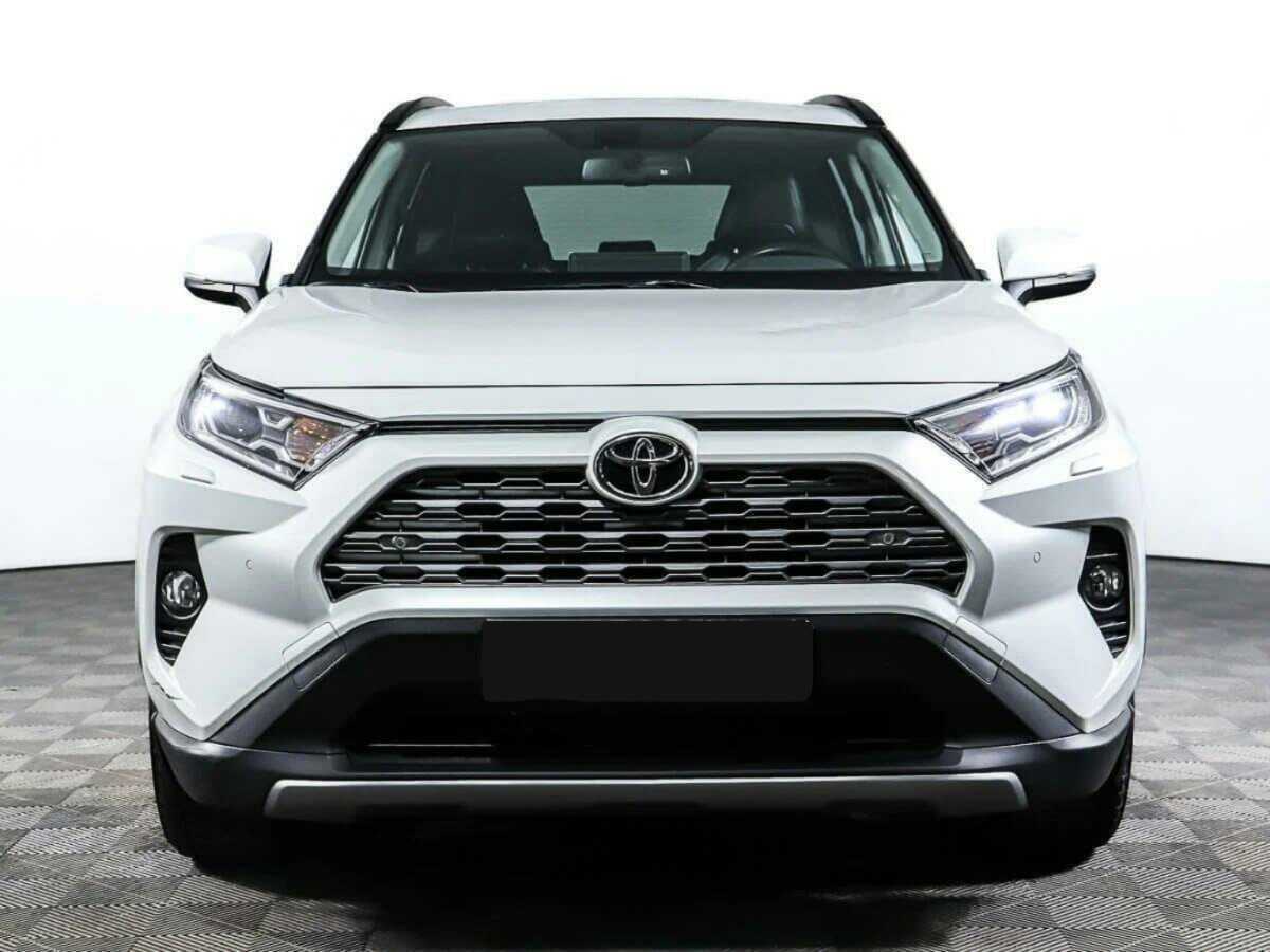 Toyota RAV4 с пробегом — 2021 год. Фото: #1