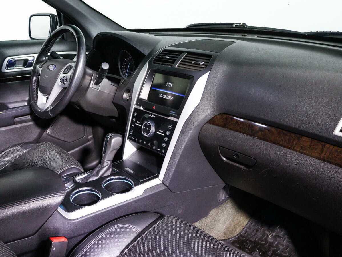 Ford Explorer с пробегом — 2013 год. Фото: #5