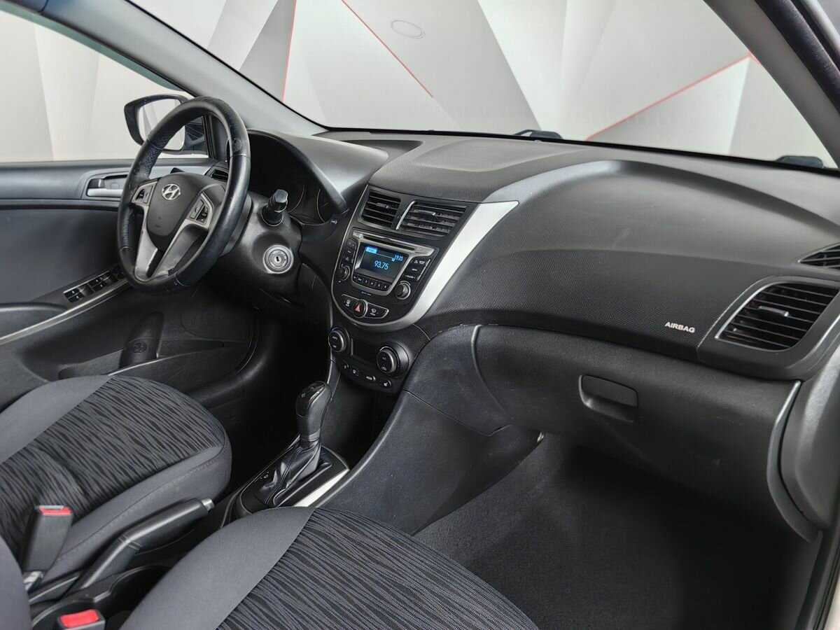 Hyundai Solaris с пробегом — 2015 год. Фото: #8