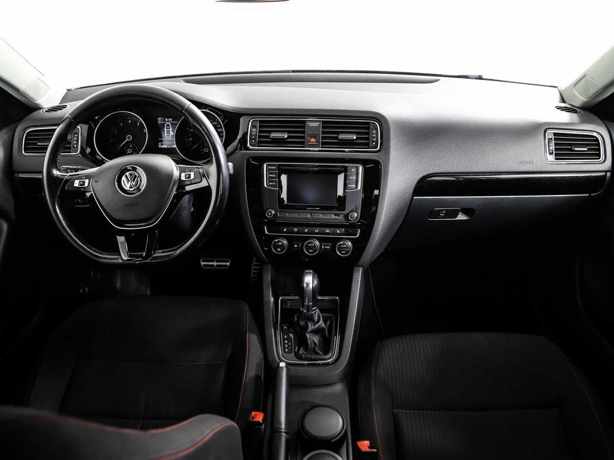 Volkswagen Jetta с пробегом — 2017 год. Фото: #10