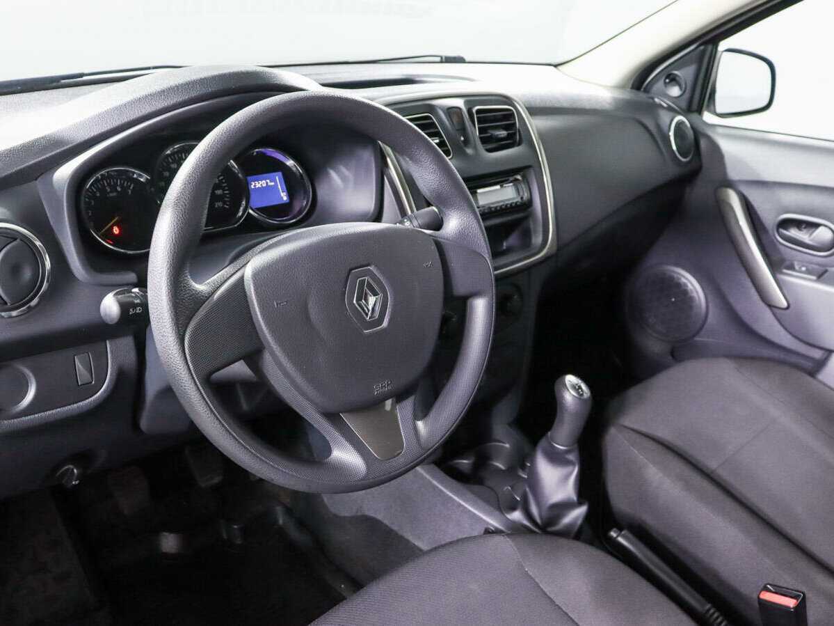 Renault Logan с пробегом — 2014 год. Фото: #10