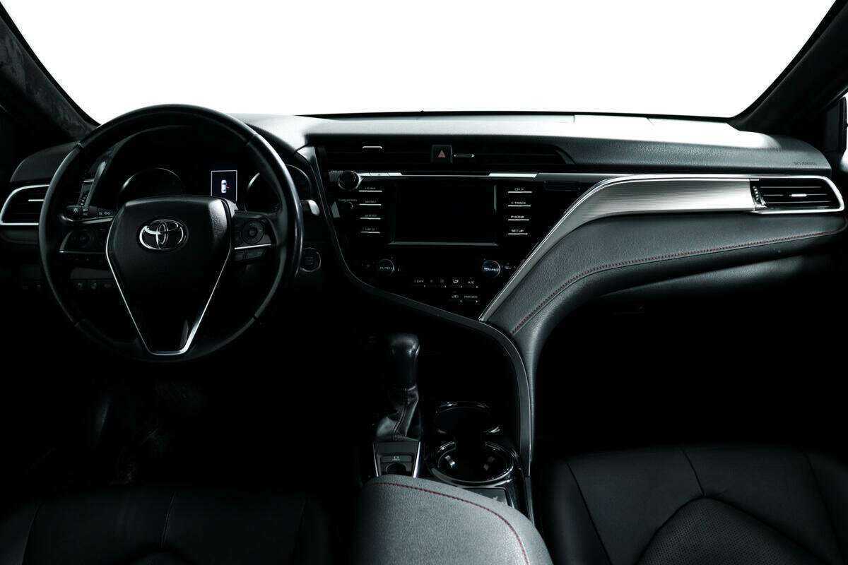 Toyota Camry с пробегом — 2021 год. Фото: #10