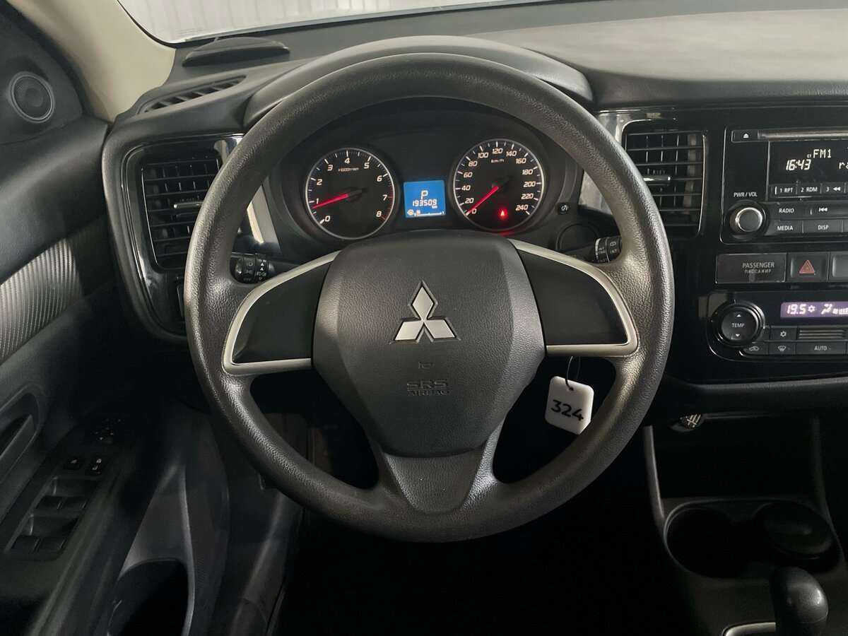 Mitsubishi Outlander с пробегом — 2013 год. Фото: #9