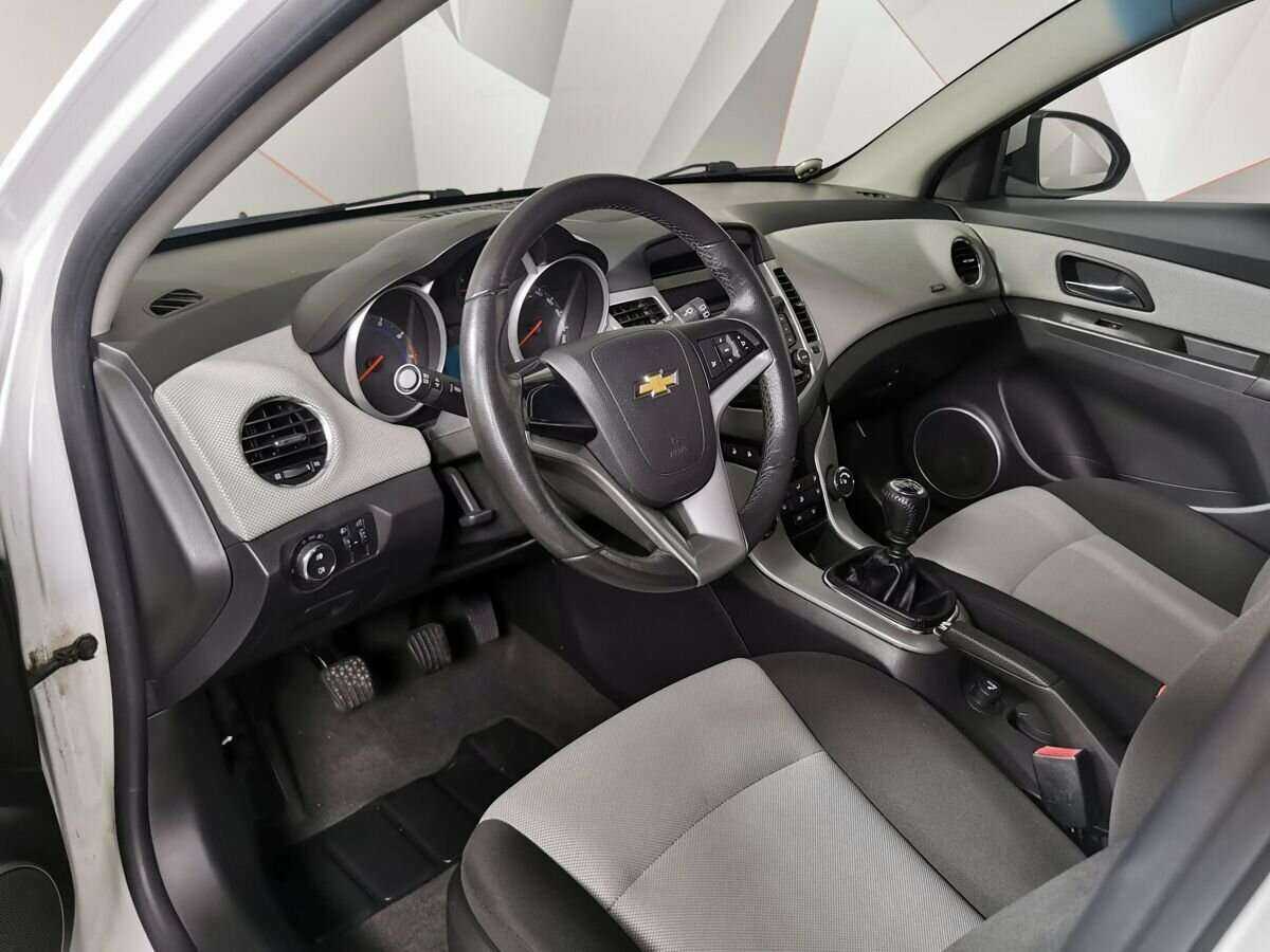 Chevrolet Cruze с пробегом — 2012 год. Фото: #13
