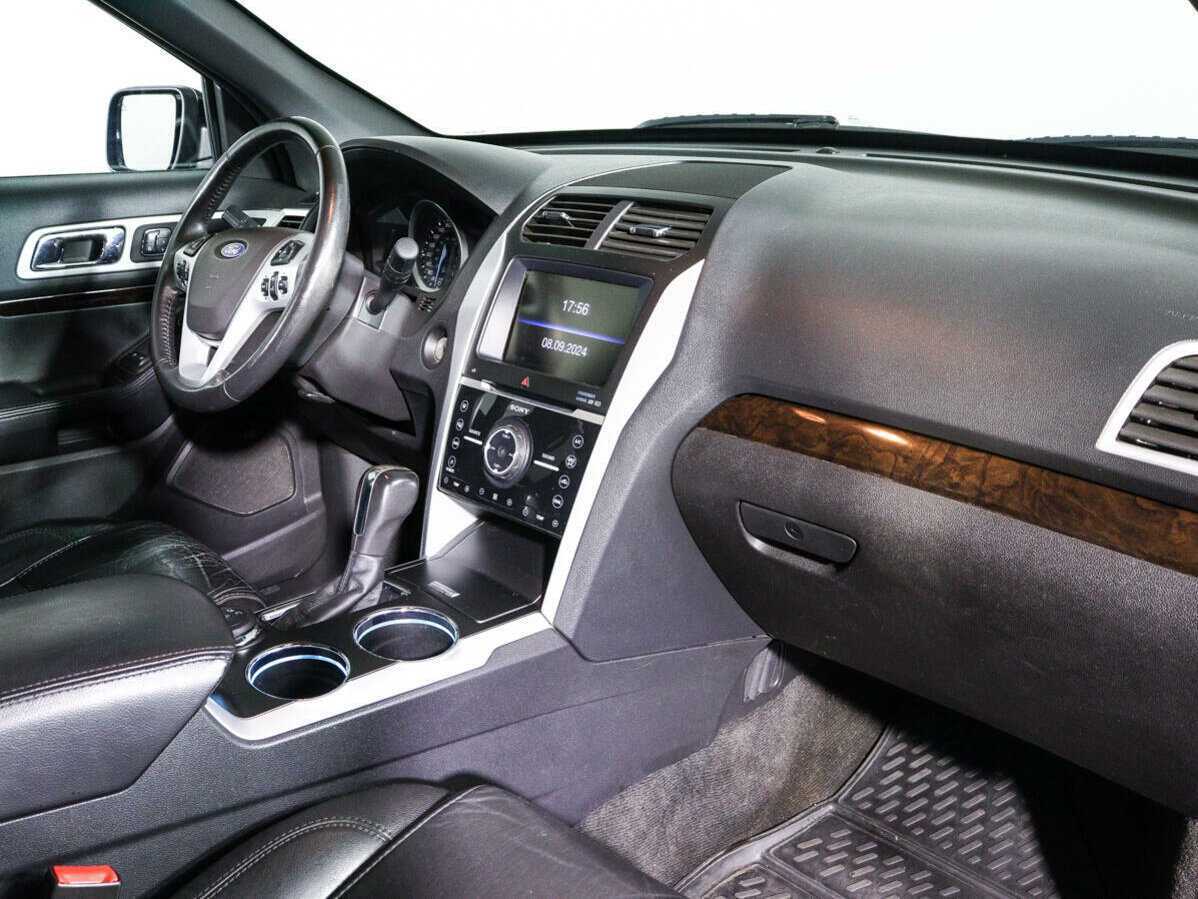 Ford Explorer с пробегом — 2012 год. Фото: #8