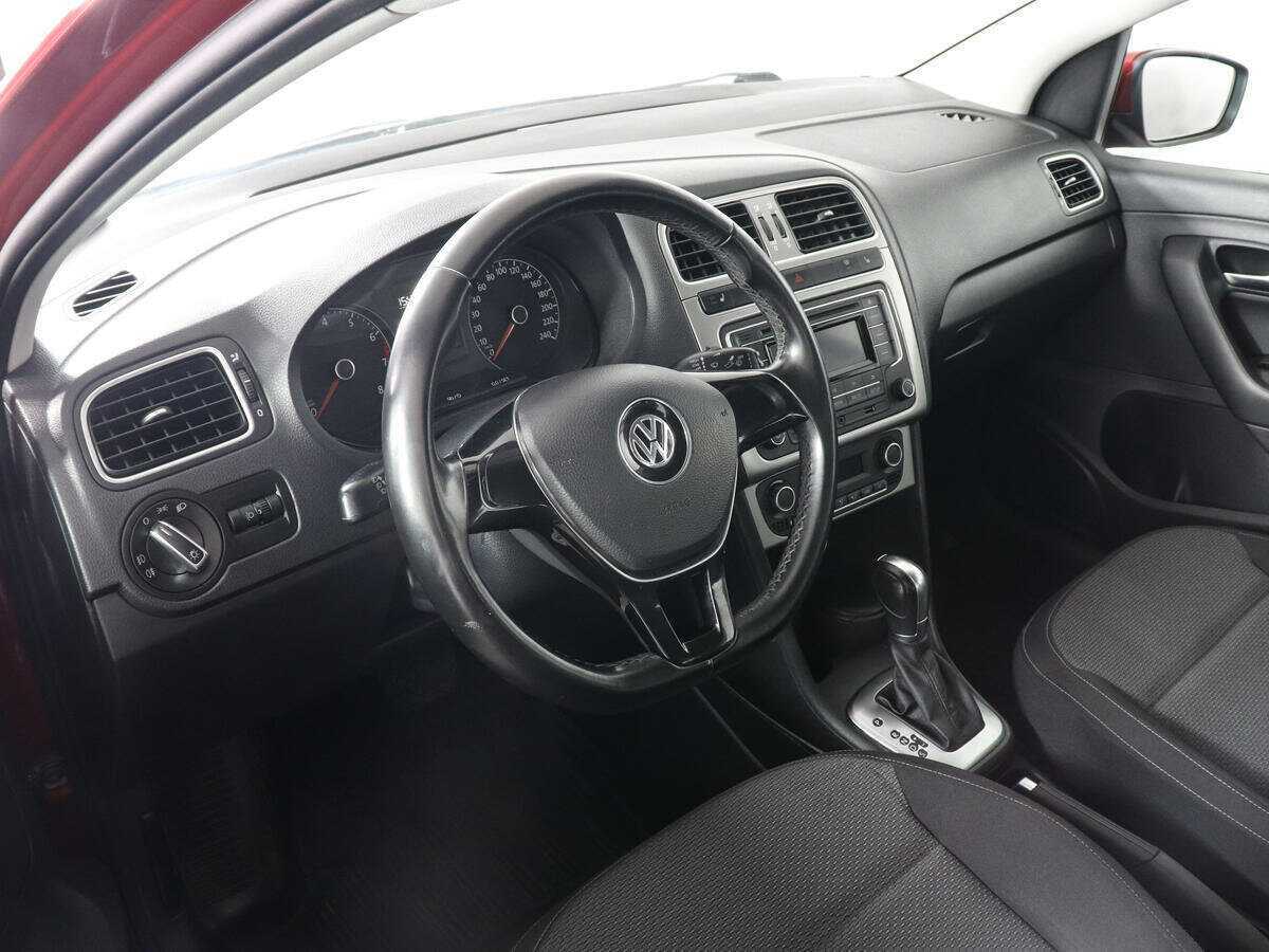 Volkswagen Polo с пробегом — 2015 год. Фото: #4