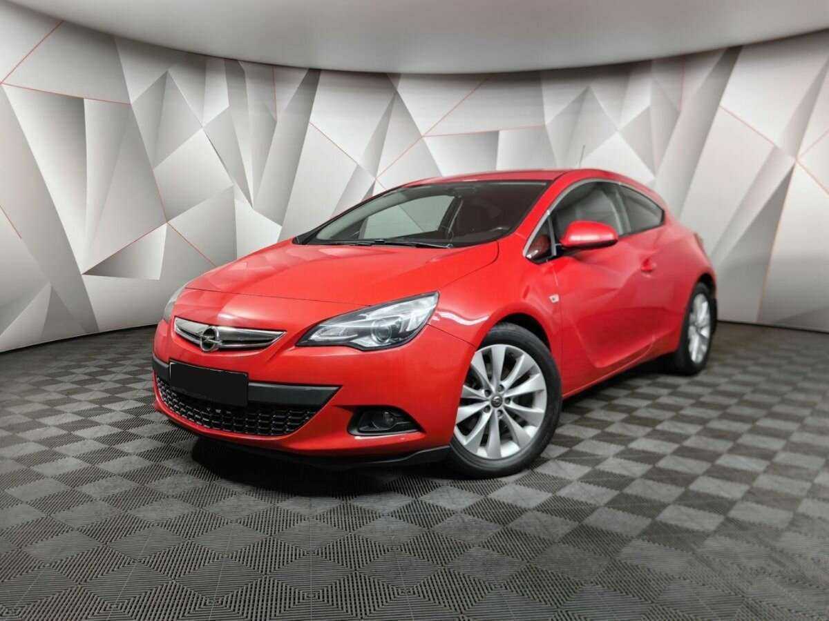 Opel Astra с пробегом — 2012 год. Фото: #0