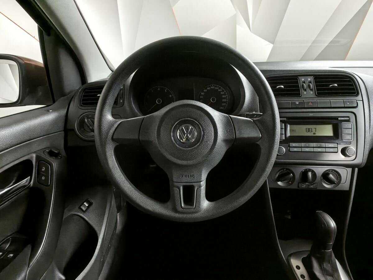 Volkswagen Polo с пробегом — 2012 год. Фото: #14