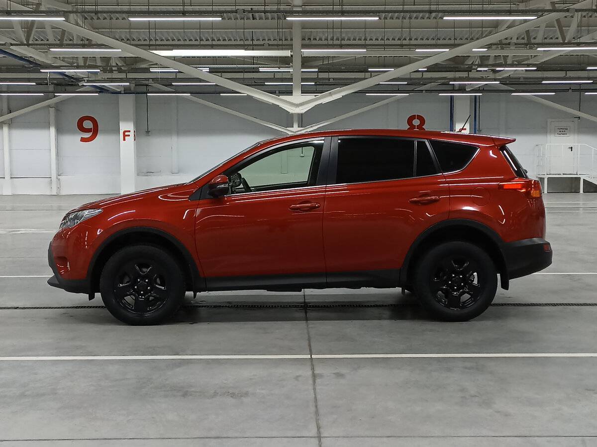Toyota RAV4 с пробегом — 2014 год. Фото: #7