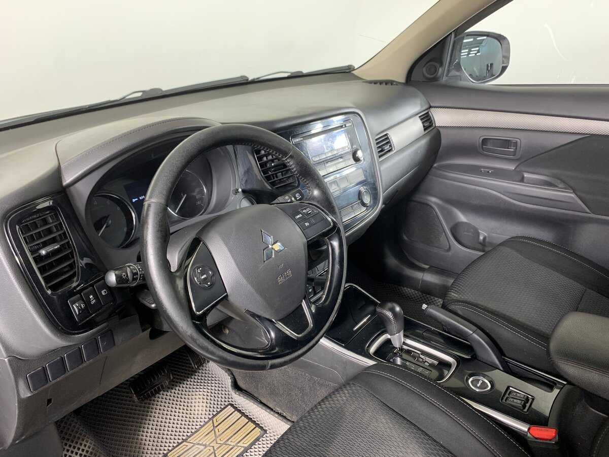 Mitsubishi Outlander с пробегом — 2017 год. Фото: #11