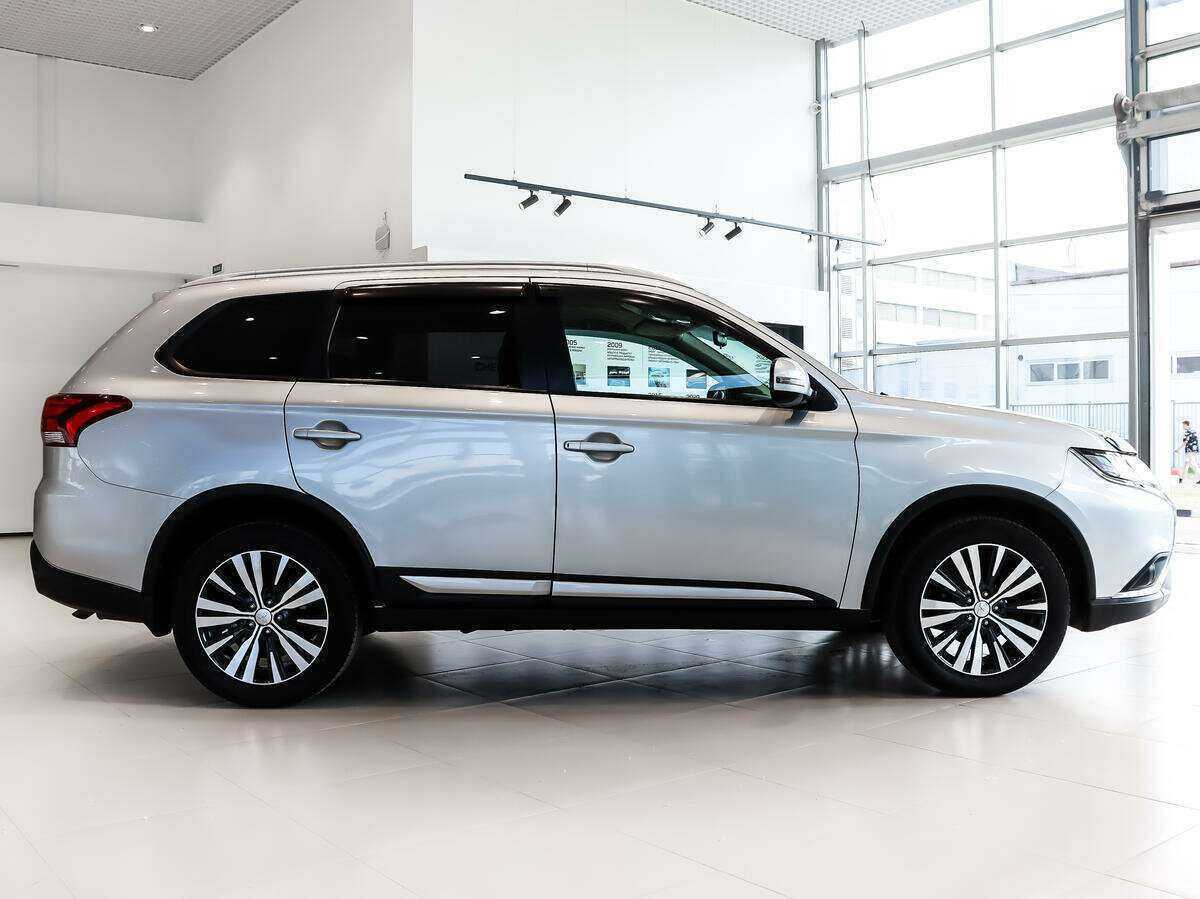 Mitsubishi Outlander с пробегом — 2019 год. Фото: #3