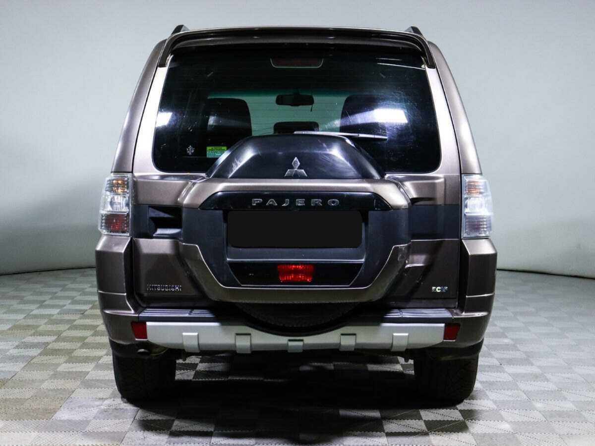 Mitsubishi Pajero с пробегом — 2014 год. Фото: #4