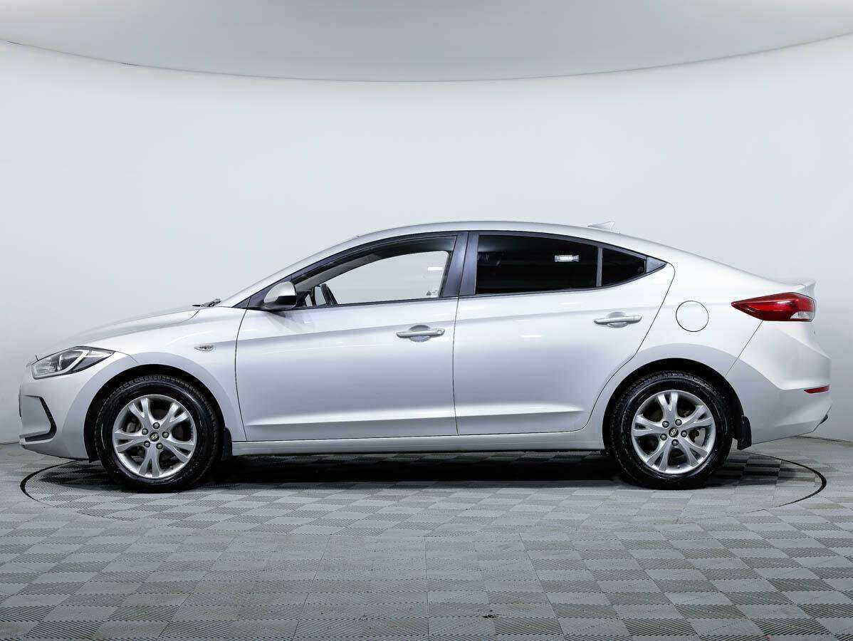 Hyundai Elantra с пробегом — 2018 год. Фото: #6