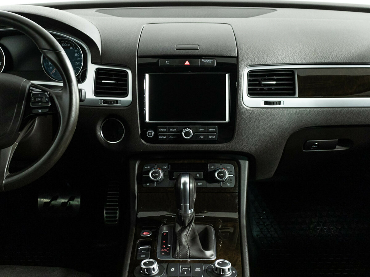 Volkswagen Touareg с пробегом — 2014 год. Фото: #12