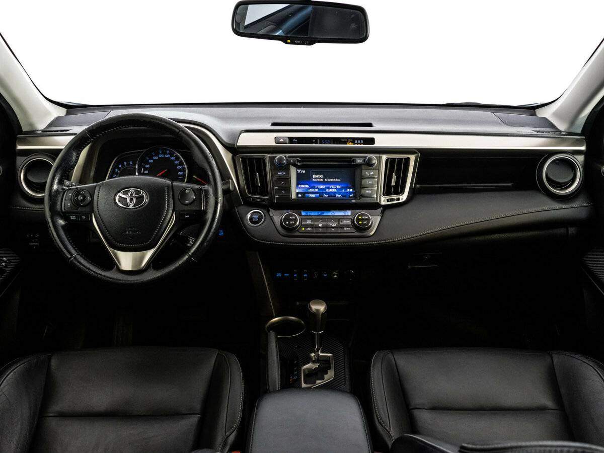 Toyota RAV4 с пробегом — 2015 год. Фото: #9