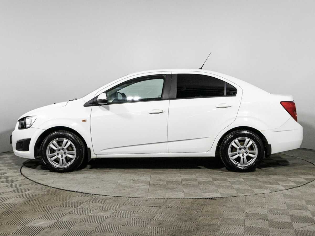 Chevrolet Aveo с пробегом — 2015 год. Фото: #7