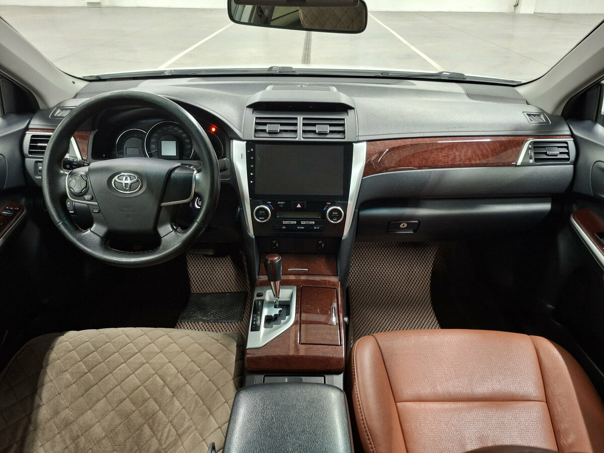 Toyota Camry с пробегом — 2013 год. Фото: #13