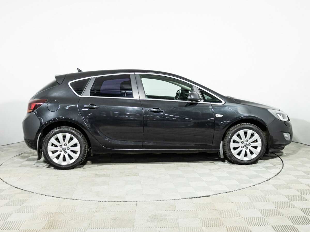 Opel Astra с пробегом — 2012 год. Фото: #3