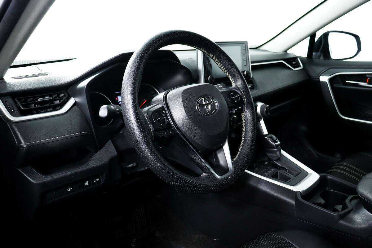 Toyota RAV4 с пробегом — 2020 год. Фото: #12